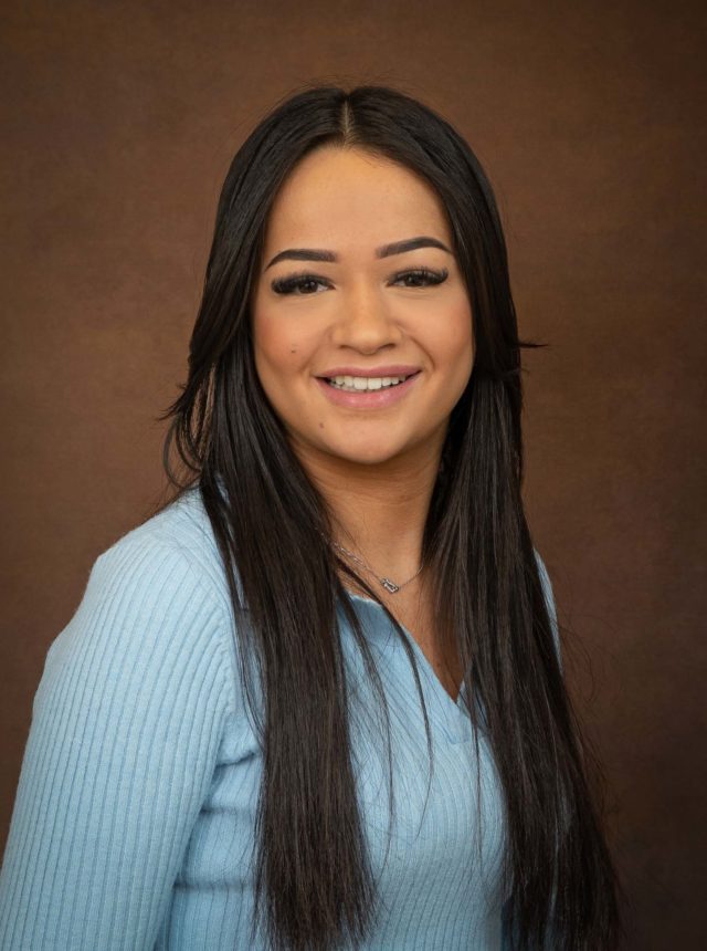 Narimane Ridouh Hôtesse d'accueil